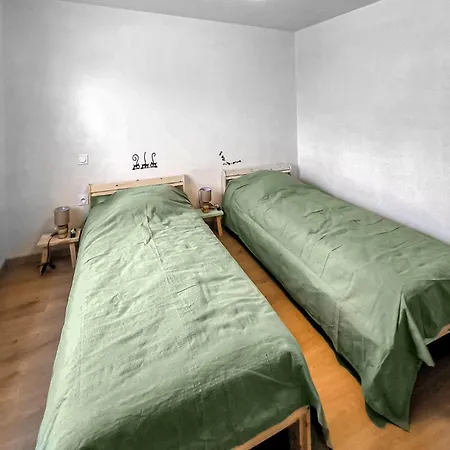 3 Bedroom Cozy Home In La Jonchere *