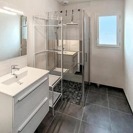 Дом отдыха 3 Bedroom Cozy Home In La Jonchere La Jonchere