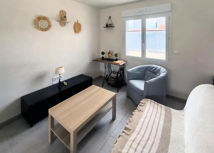 3 Bedroom Pet Friendly In * La Jonchere