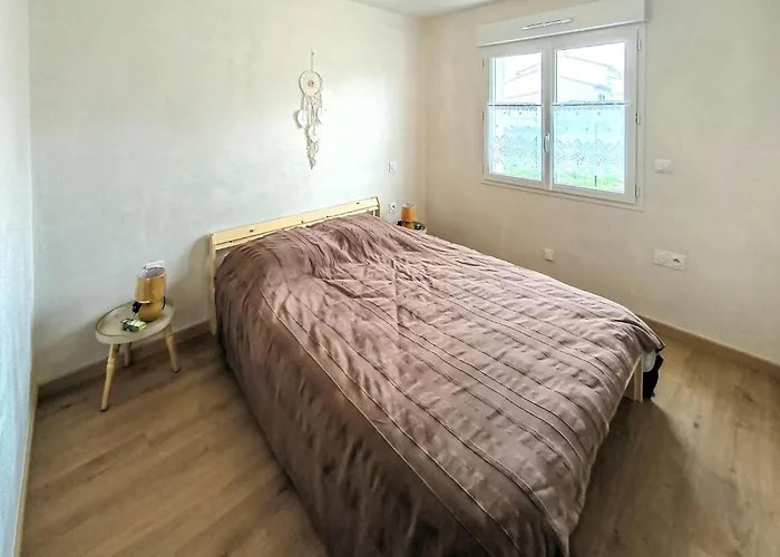 3 Bedroom Pet Friendly In La Jonchere